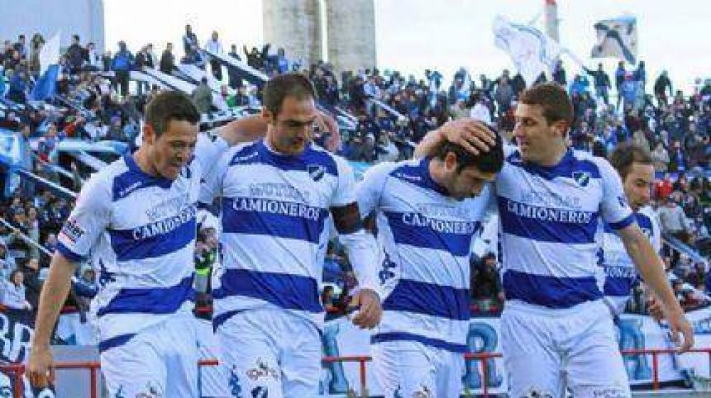 Alvarado cosech� su segunda victoria y sigue con puntaje ideal en el Argentino A