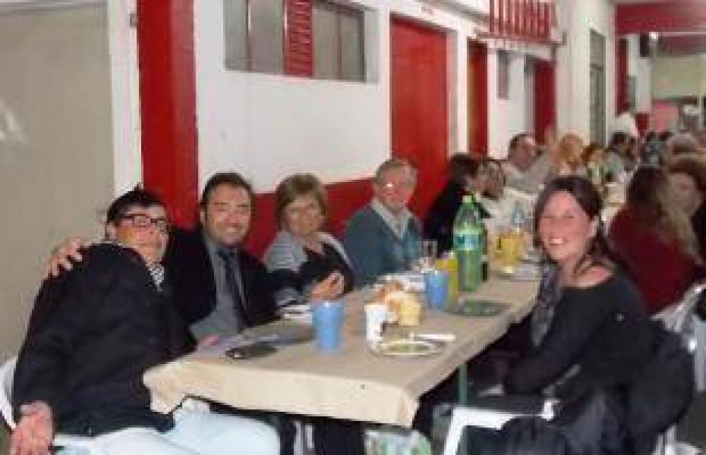 M�s de 200 personas acompa�aron a los Bomberos
