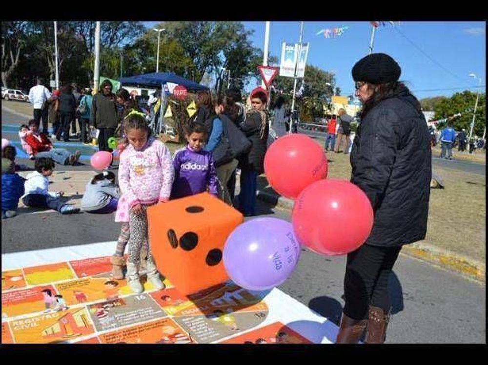 El festejo por el D�a de las Ni�as y los Ni�os congreg� a cientos de chicos en el Puerto Nuevo