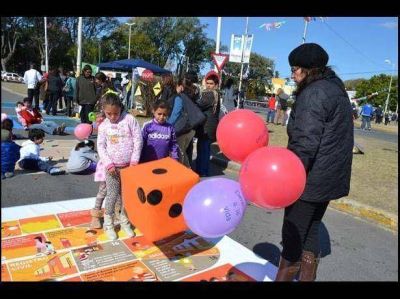 El festejo por el D�a de las Ni�as y los Ni�os congreg� a cientos de chicos en el Puerto Nuevo