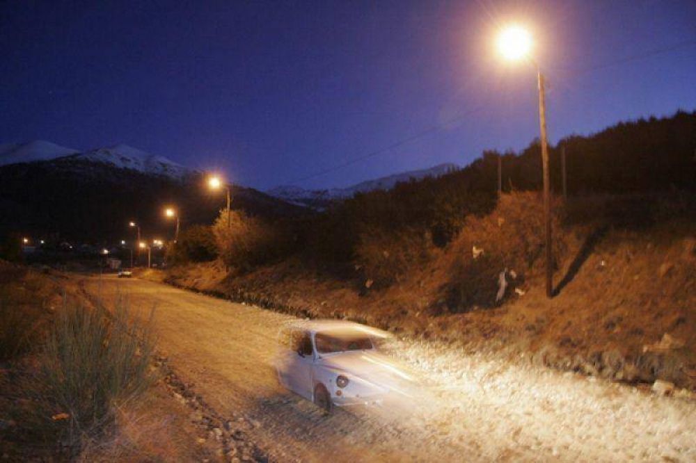 Colocaron luminarias sobre calle Wiederhol