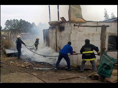 Una familia se salv� de milagro tras el incendio de su casa