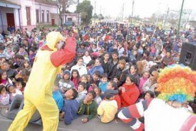 Colorido festejo en agasajo a los ni�os uruguayenses