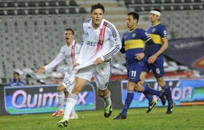 Carrillo decret� una gran alegr�a para el pueblo Pincha: 2 a 0