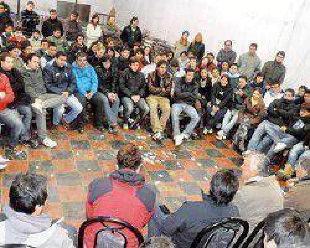 Gioja y Tomas se reunieron con militantes en la sede del PJ