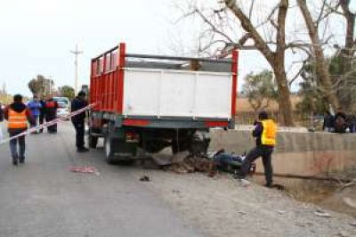 Dos motociclistas mueren al chocar en Caucete y Rawson