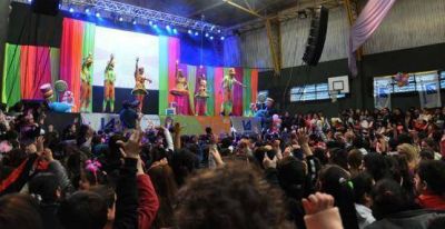 Con tres funciones repletas, se present� en R�o Gallegos �Panam y El Circo�