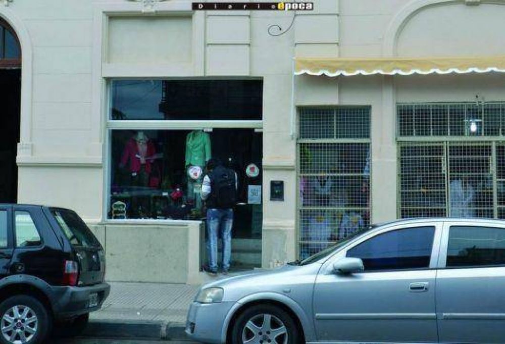 Vulneraron oficinas de abogados y saquean tienda