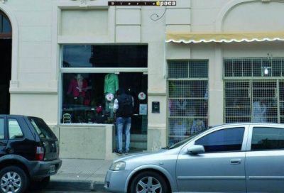 Vulneraron oficinas de abogados y saquean tienda