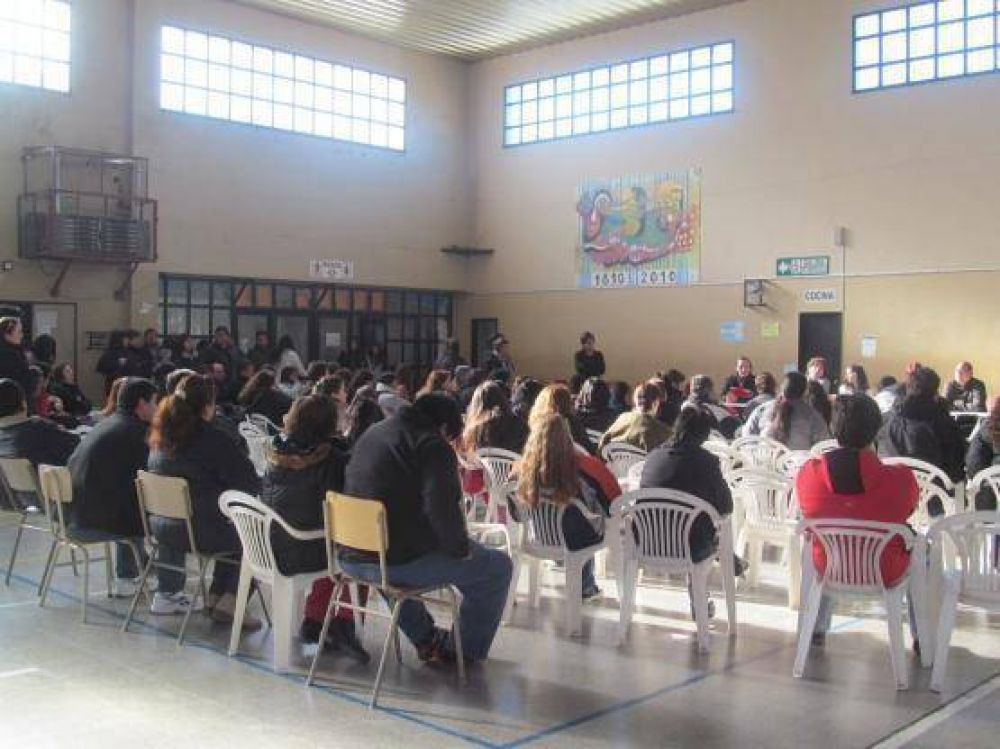 En el Industrial 4 siguen movilizados por refacciones edilicias