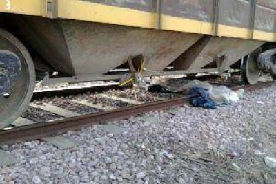 Se acost� a dormir sobre las v�as y fue mutilado por el tren cargado con az�car