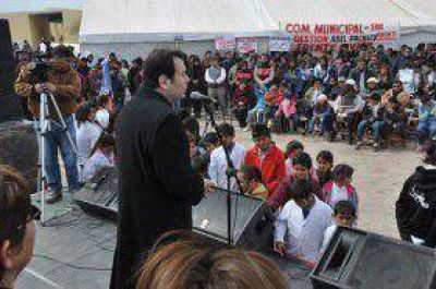 El Gobernador Zamora presidi� la apertura de la exposici�n Artesanal y Productiva 2013