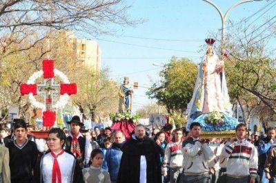 San Luis festej� su d�a con una procesi�n y una misa
