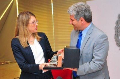 Claudio Poggi viaja a Australia con productores agropecuarios
