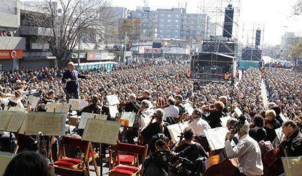 M�s de 10 mil vecinos vieron a Zubin Mehta