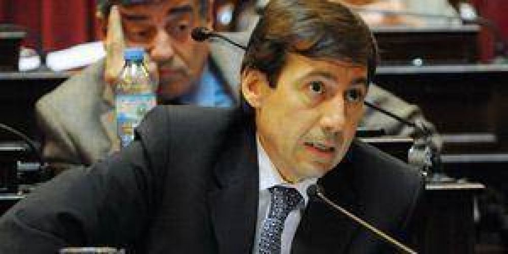 Naidenoff: �Gonella le falta el respeto a los formose�os�