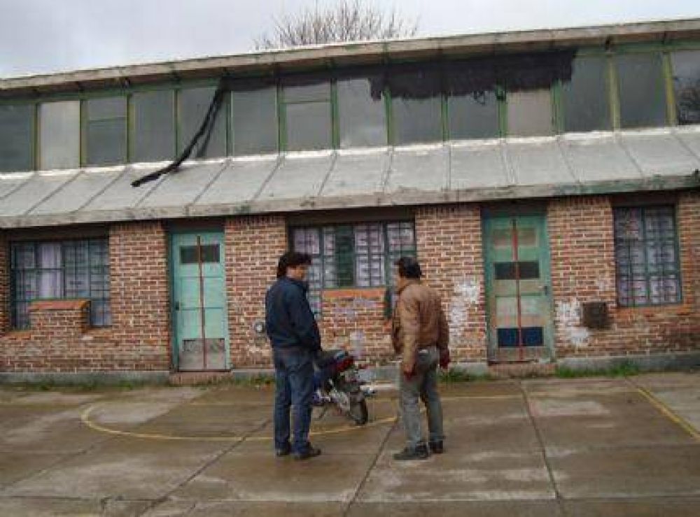 Mario Rodr�guez: �Hablan de d�cada ganada y las escuelas se caen a pedazos�