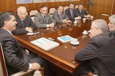 Capitanich recibi� al viceministro de Educaci�n de Naci�n y a Bernardo Kliksberg