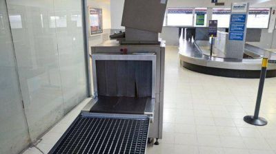 El aeropuerto opera con un solo esc�ner de bolsos de mano para miles de personas