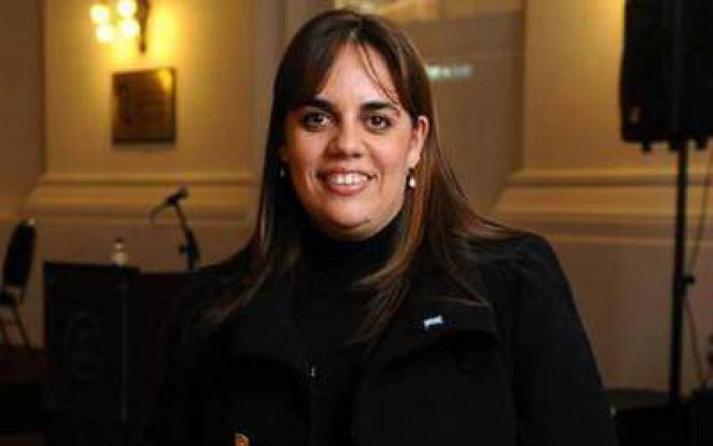 La Senadora Leonor Granados oficializ� su pase al massismo