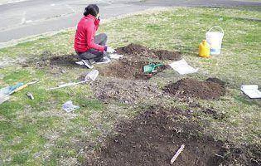 Realizan excavaciones arqueol�gicas en el Vel�dromo de Lan�s