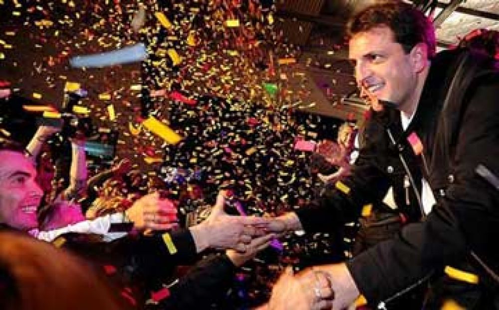 Massa felicit� a los j�venes de Avellaneda por los resultados en el Distrito