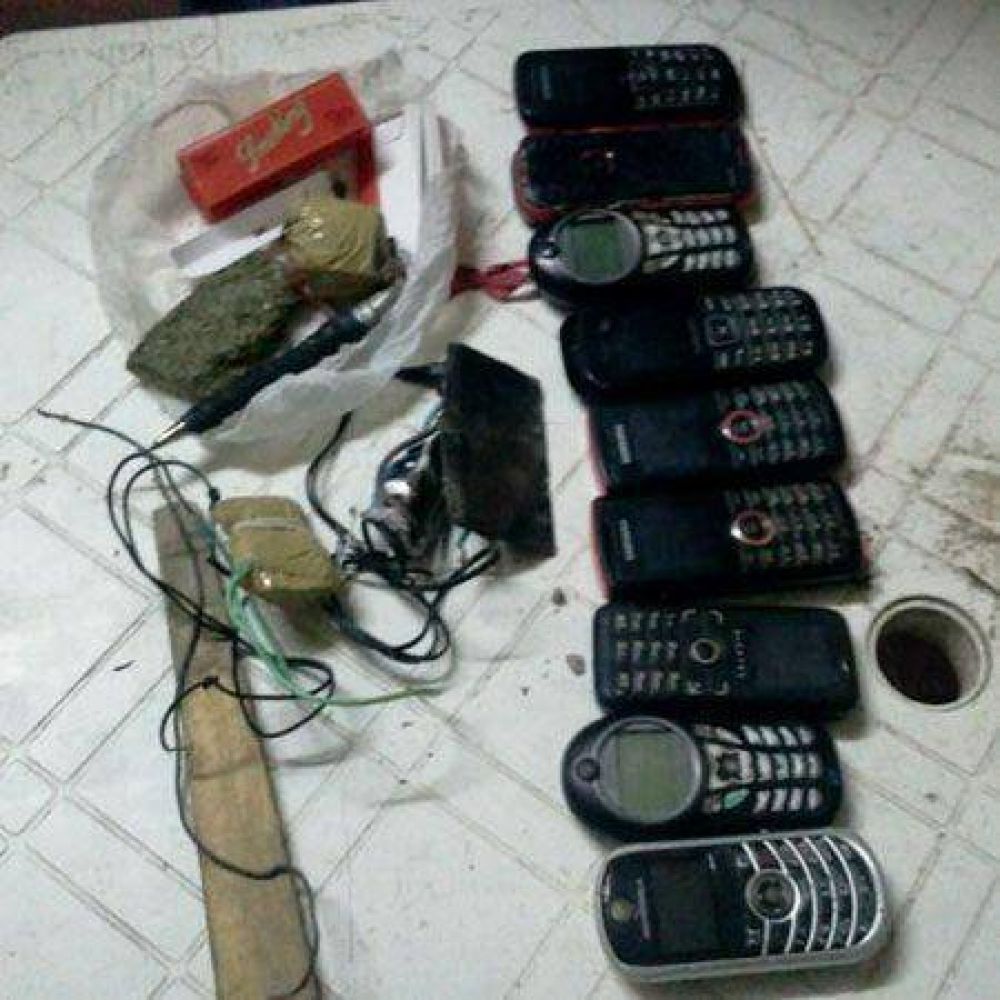 Encuentran nueve celulares y 17 gramos de marihuana en pabellones del penal