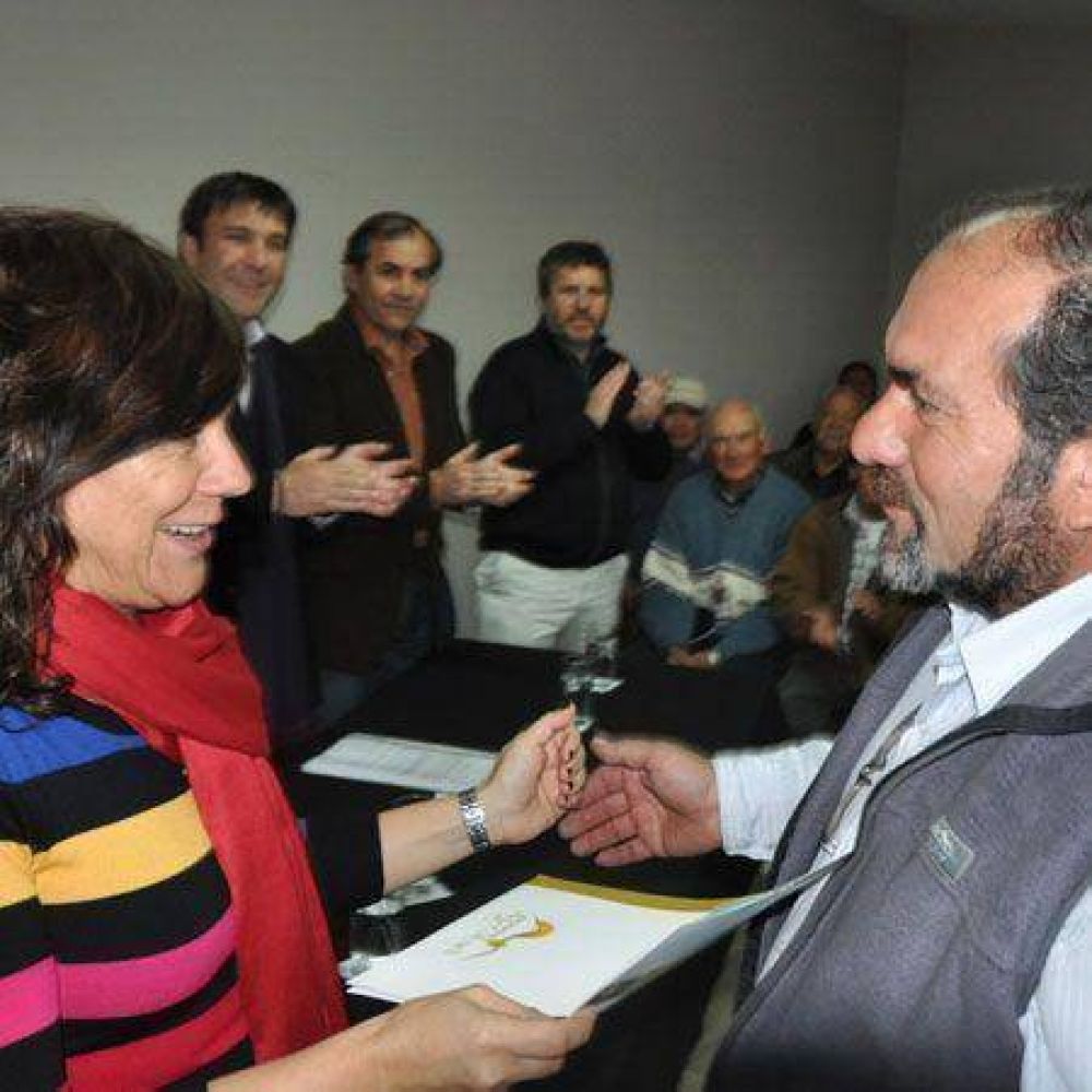 Entregan m�s de un mill�n de pesos a productores oliv�colas