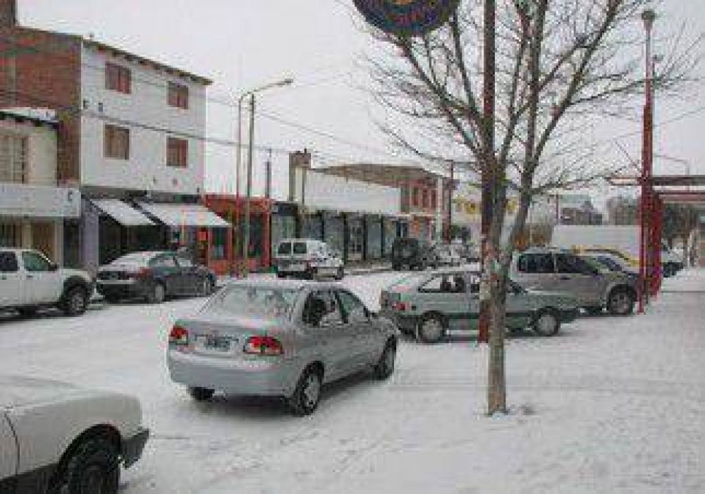 Ca�er�as, rutas y calles, con hielo en Zapala 