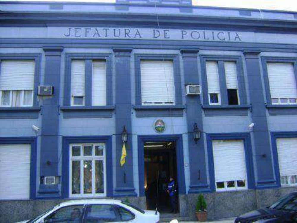 Robaron un comercio y uno de los delincuentes manose� a la encargada