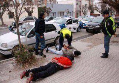 Detienen a dos supuestos motochorros 