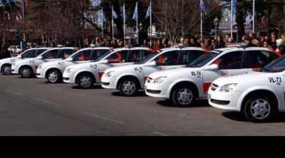 Polic�as patrullar�n Maip� en nuevos autos municipales