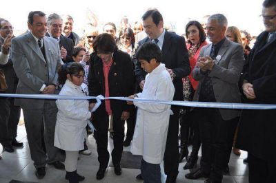 Zamora inauguró una escuela especial en La Banda