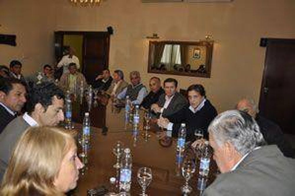  Gioja pidi� a los intendentes �salir a ganar la calle�