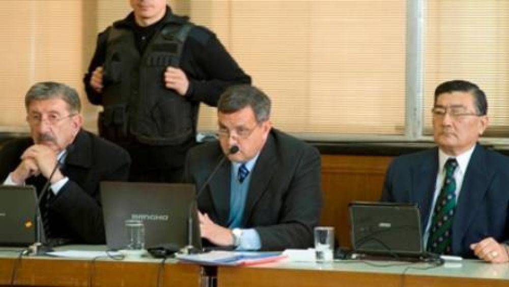 Ex polic�as confirmaron que los guerrilleros fueron acribillados