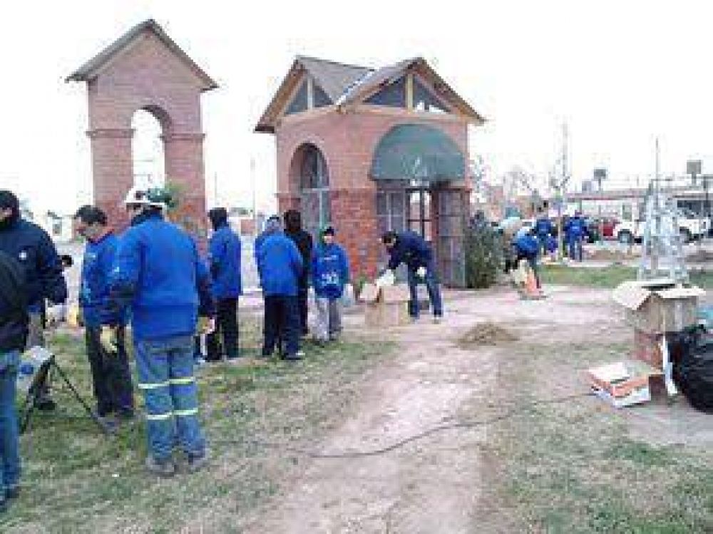  Refaccionan plaza del barrio Jard�n en La Bebida
