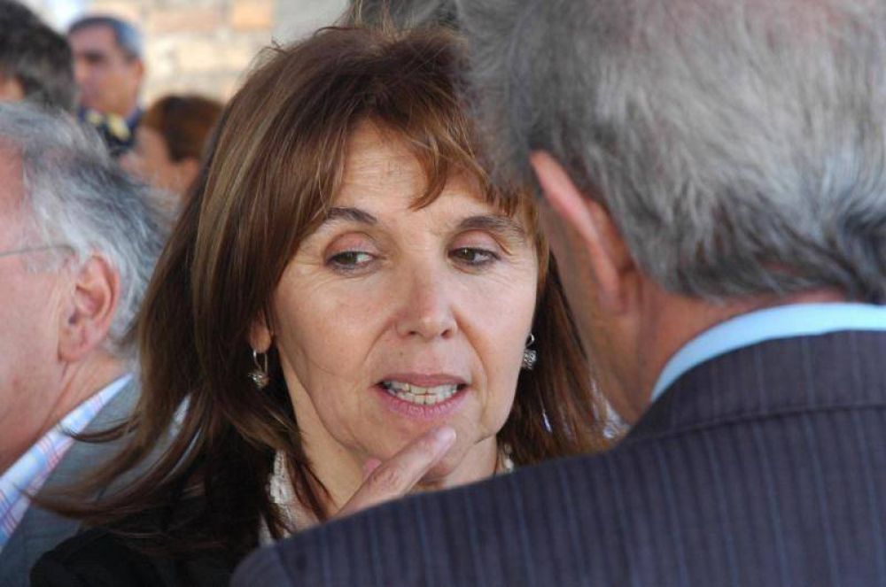 Malestar con directora del penal por reclamar horas extra