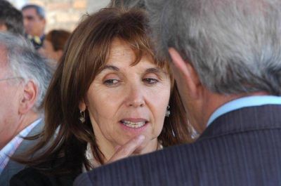 Malestar con directora del penal por reclamar horas extra