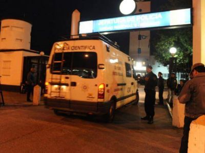 Investigan a polic�as de Jefatura por consumar una detenci�n extorsiva