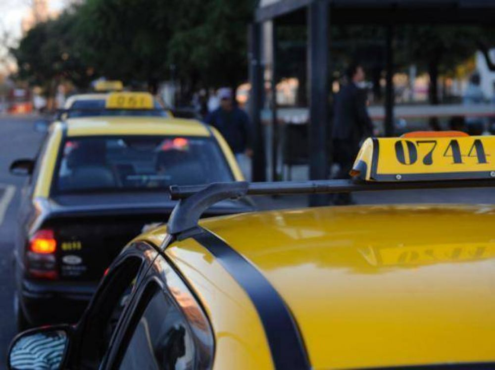 Taxis: el Concejo se toma 3 semanas para evaluar el pedido de aumento