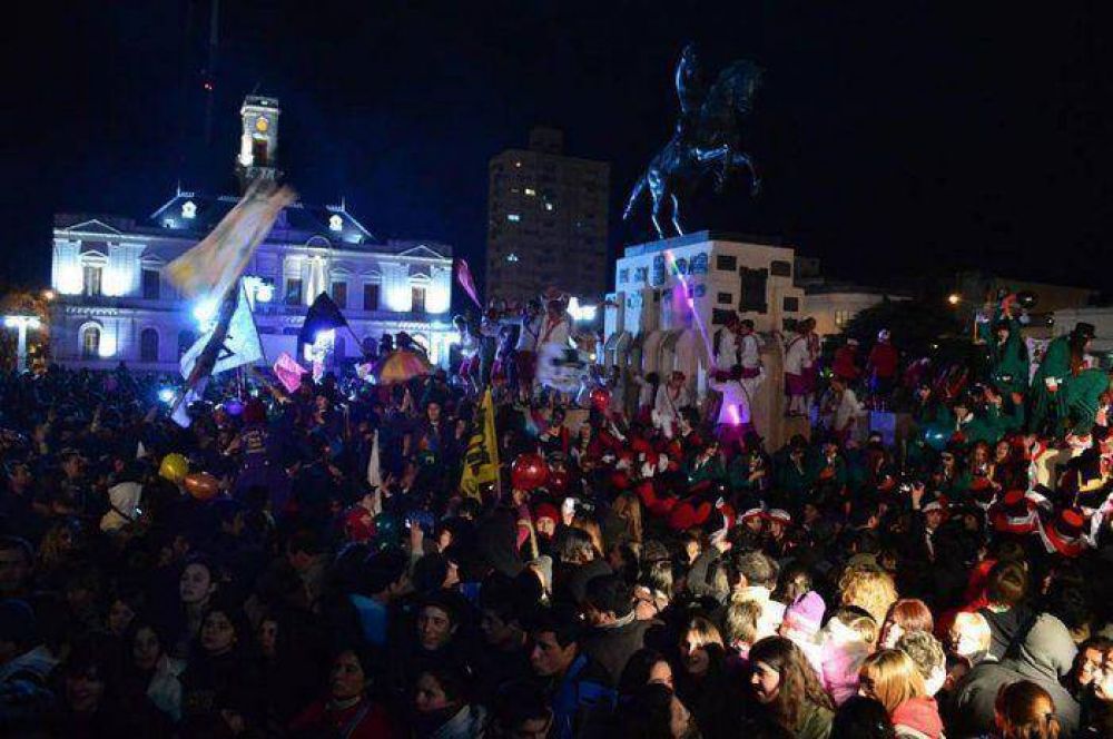 Presentaci�n de trajes promo 2013: Una noche inolvidable