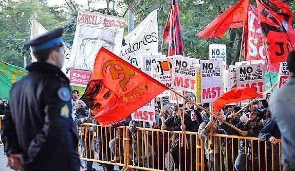 Marcha contra Men�ndez, aunque su salida de Bouwer ser�a inminente