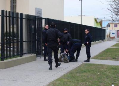 Detenido por atacar a un polic�a con un arma blanca