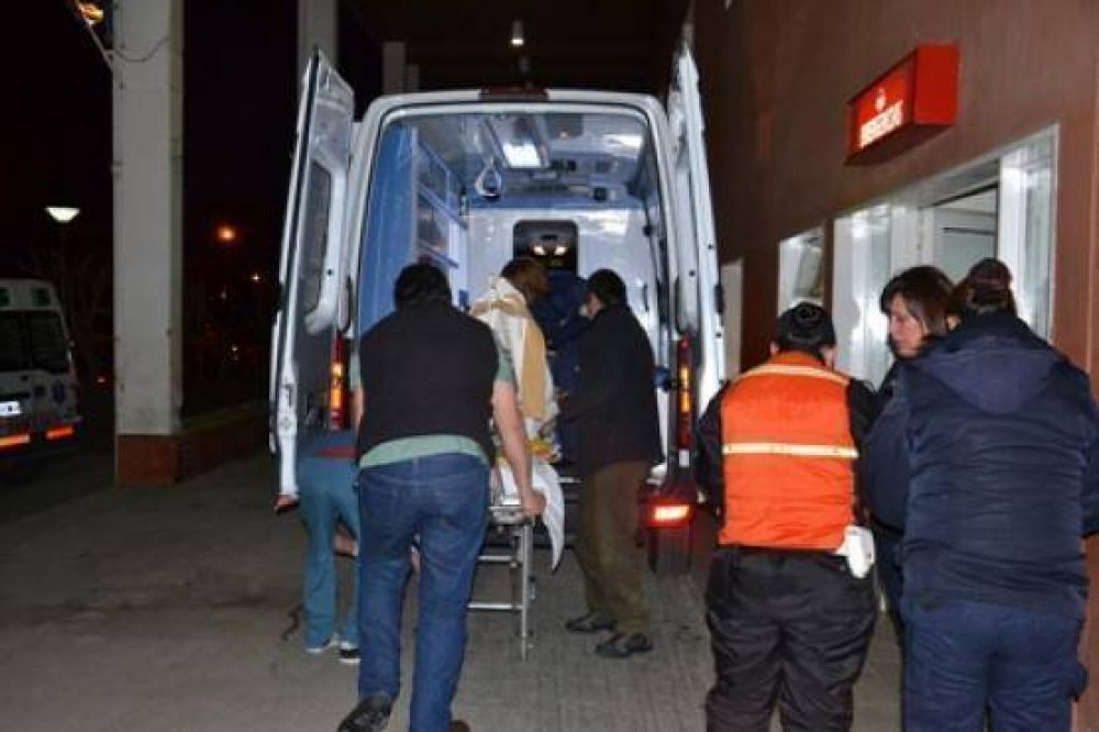 Un hombre result� herido tras vuelco y fue trasladado al Hospital Regional