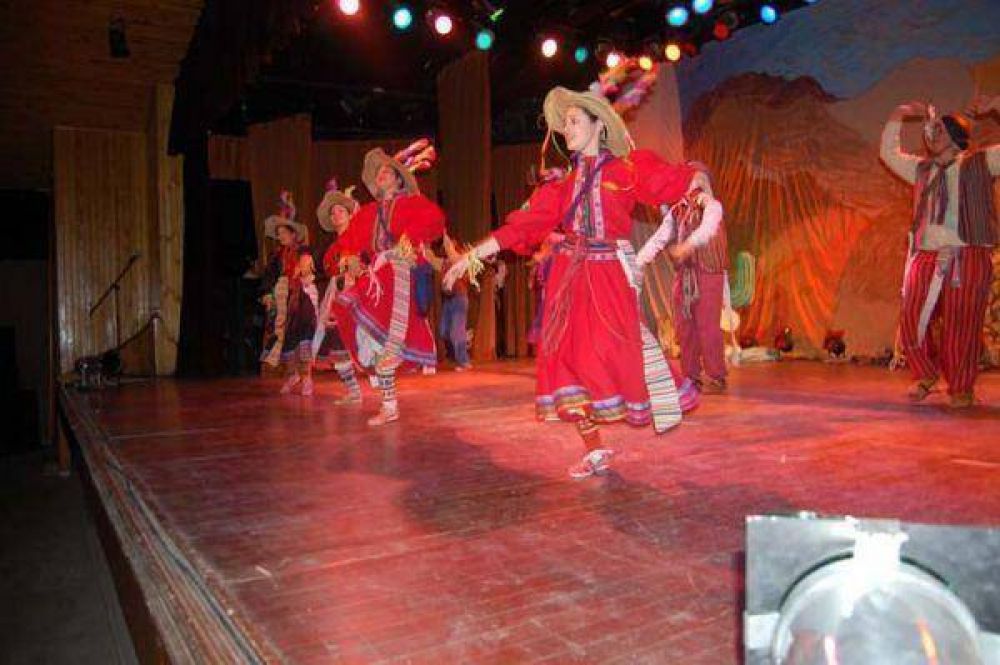 Espectacular presentaci�n del Ballet Municipal de Tolhuin