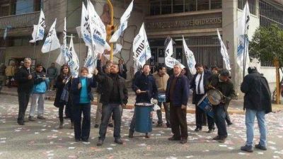  Protesta en la Sucursal Concepci�n de la Caja debido a dos traslados