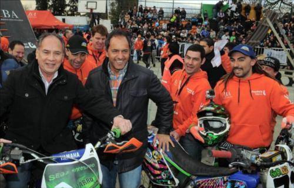 Daniel Scioli con j�venes en RockeaBA por m�s cultura y oportunidades