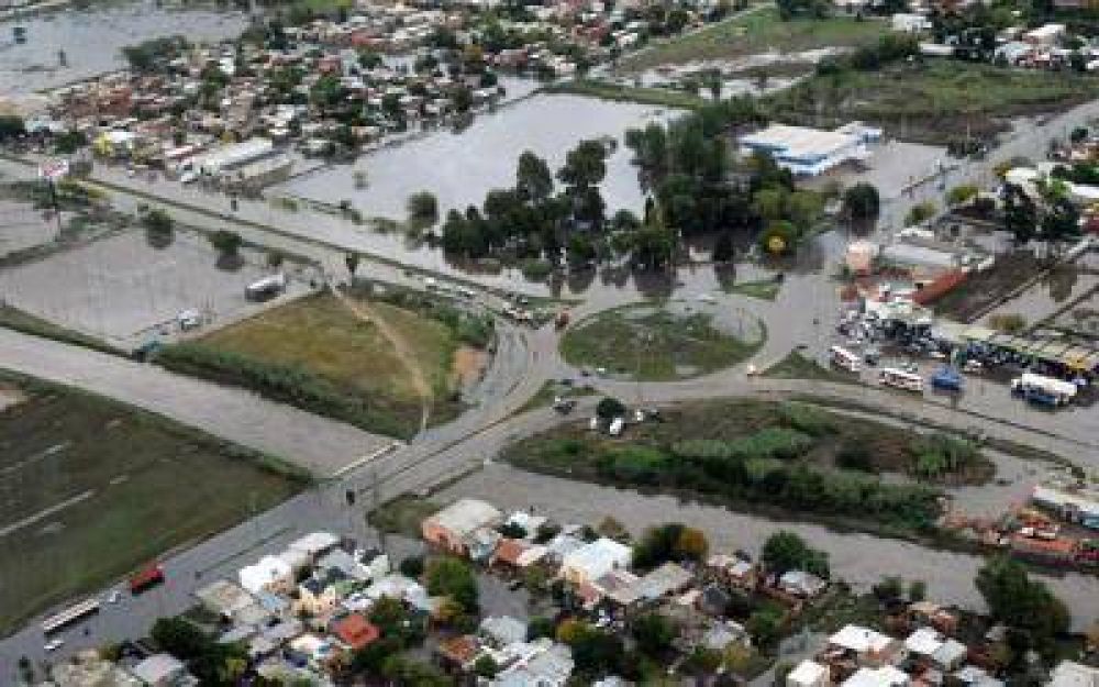 Temporal en La Plata: A casi 150 d�as de la tragedia, Scioli recibe a los damnificados