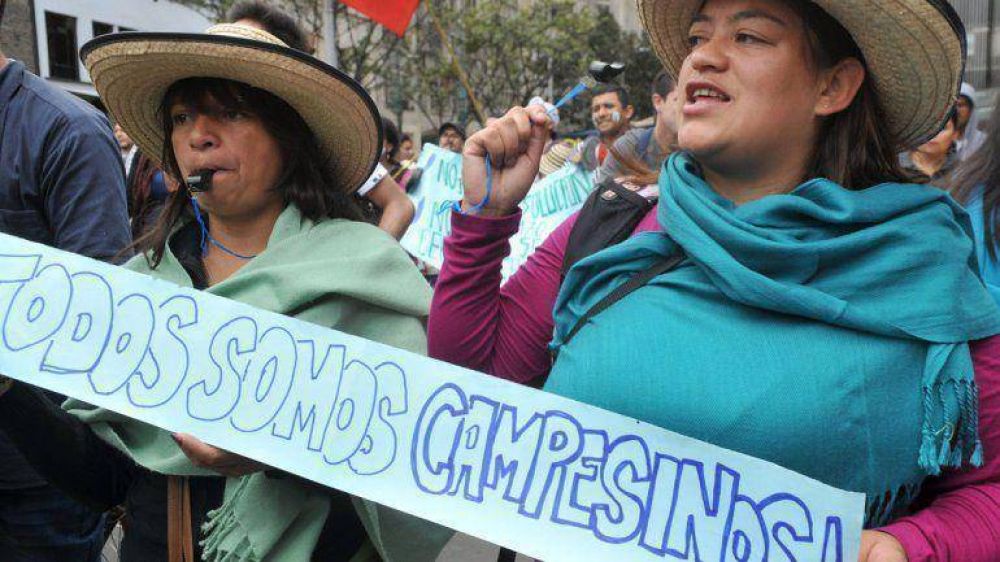 El Gobierno colombiano dialogar con los campesinos para desactivar la protesta