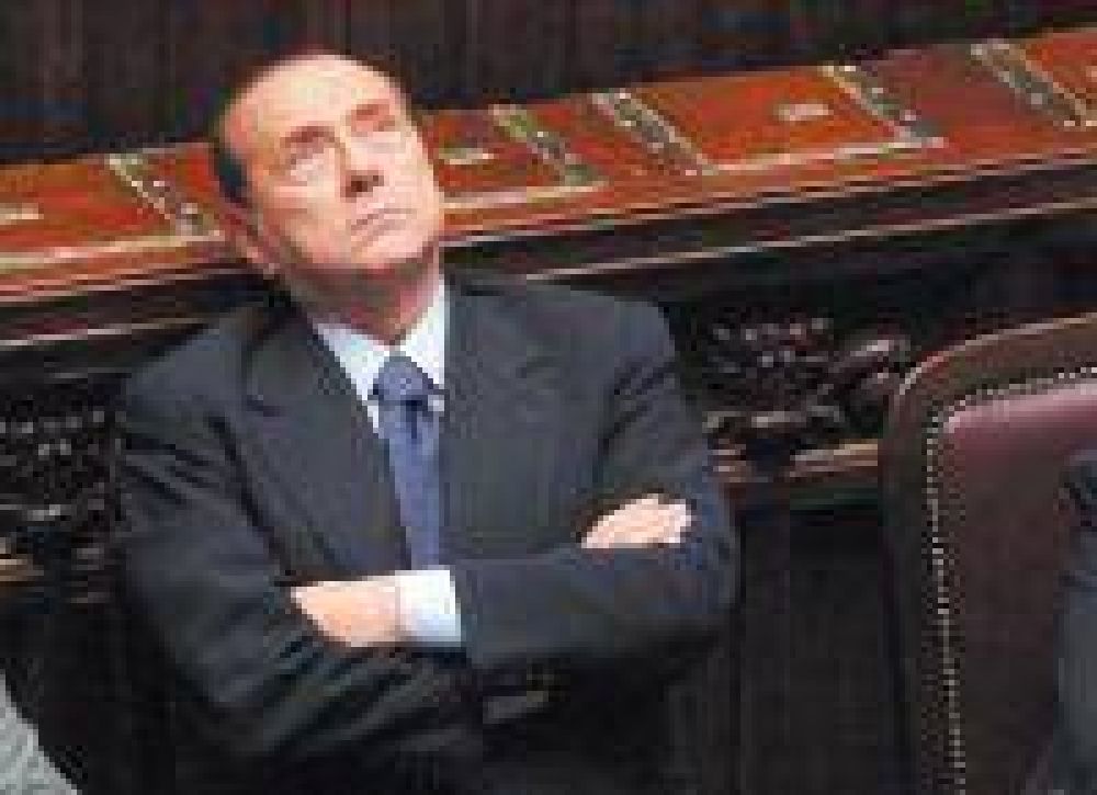 Las amenazas de Berlusconi de hacer caer al gobierno derrumbaron la bolsa